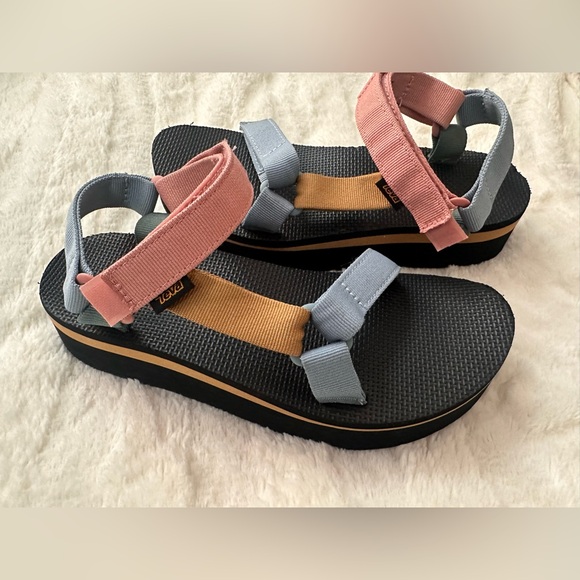 Teva Flatform sandals - Picture 1 of 5